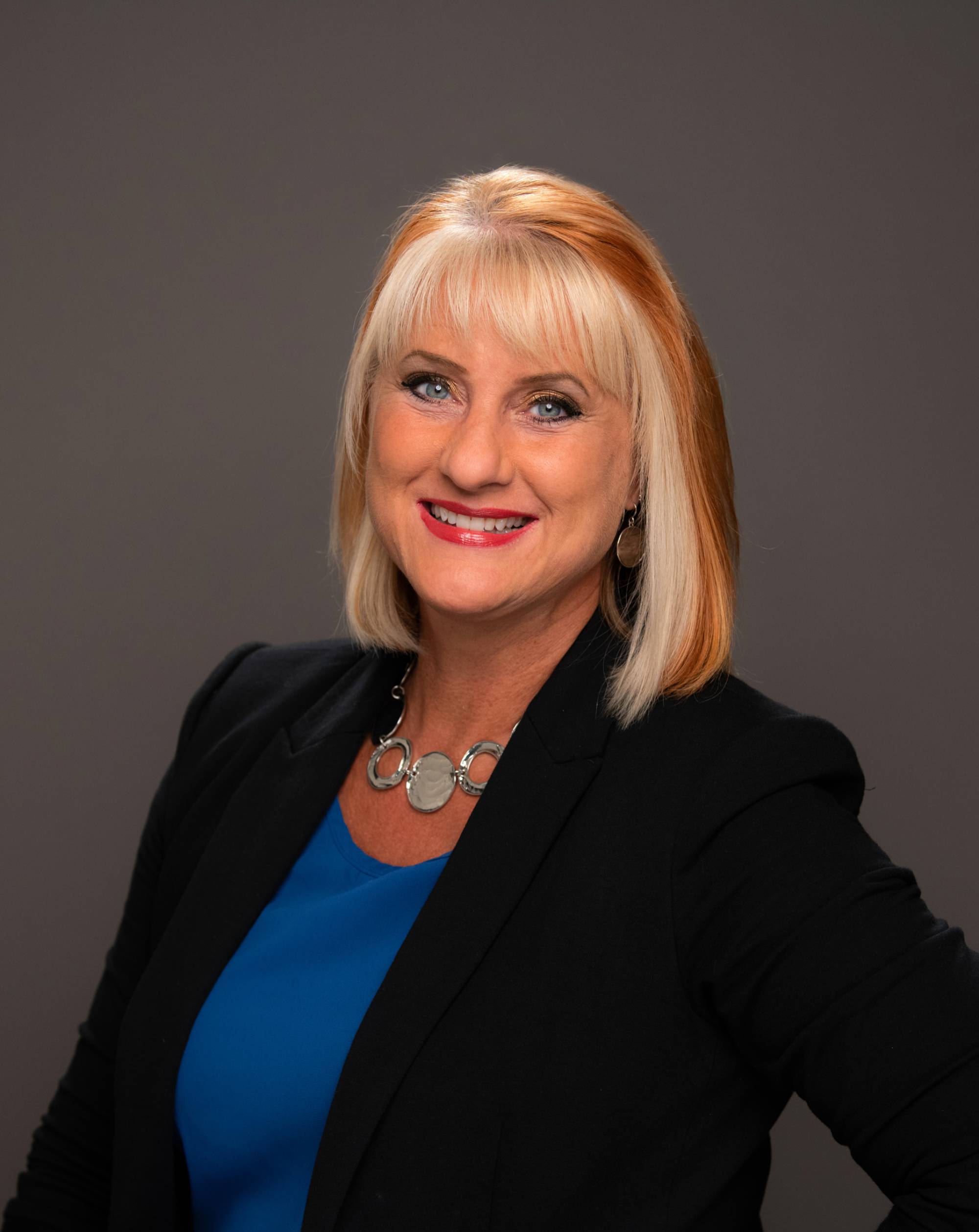 Kelly Senkowski Headshot